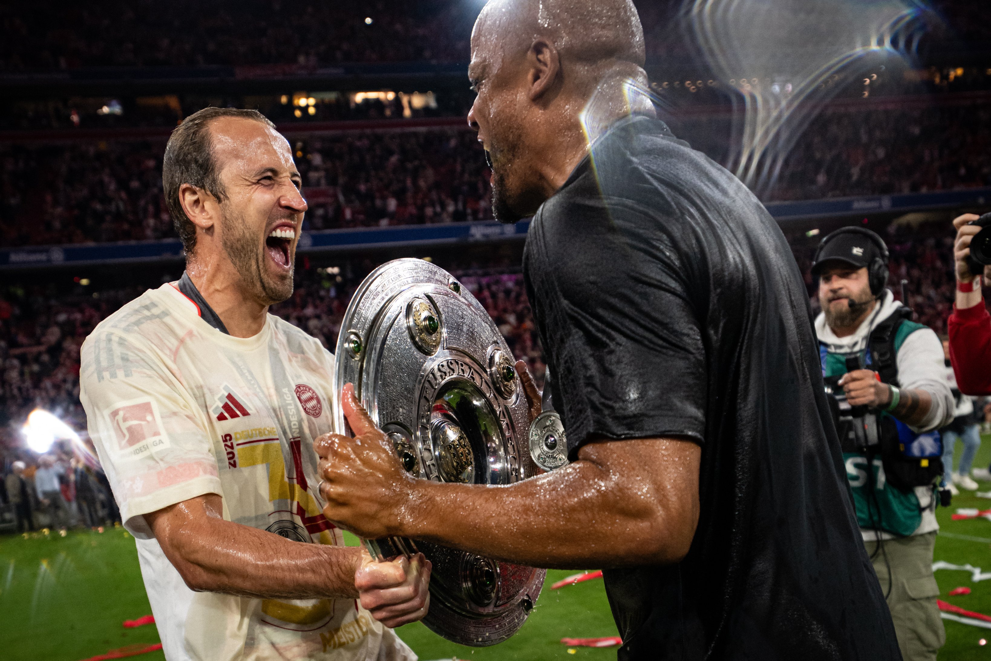 拜仁慕尼黑重返榜首，夺得联赛冠军