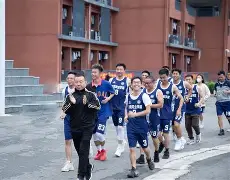 比赛中偶发冲突，让人关注球员间互动！